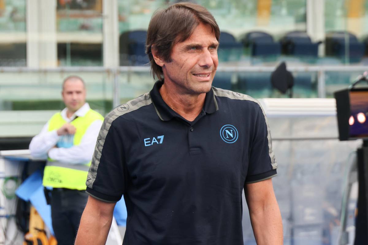 Antonio Conte alla guida del Napoli in ritiro